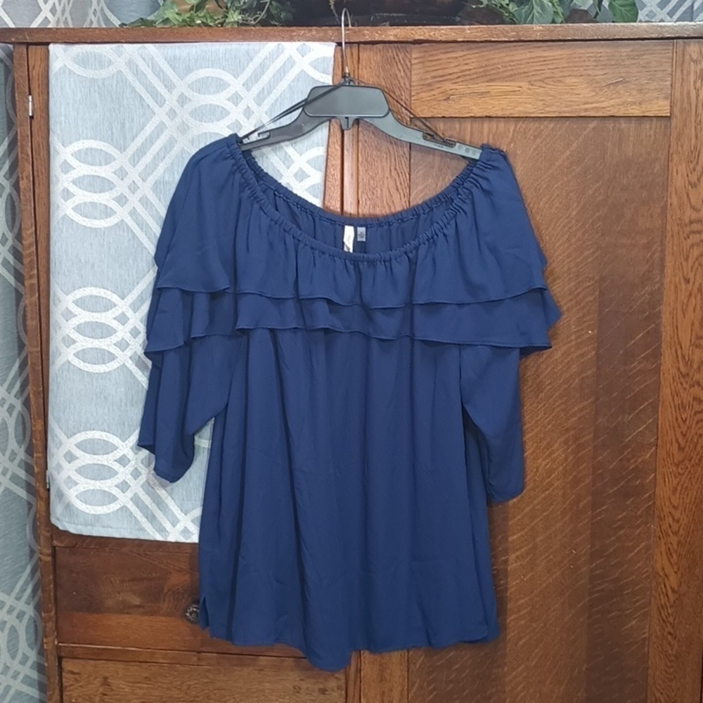 (i1-42) navy ruffle off shoulder blouse 2X